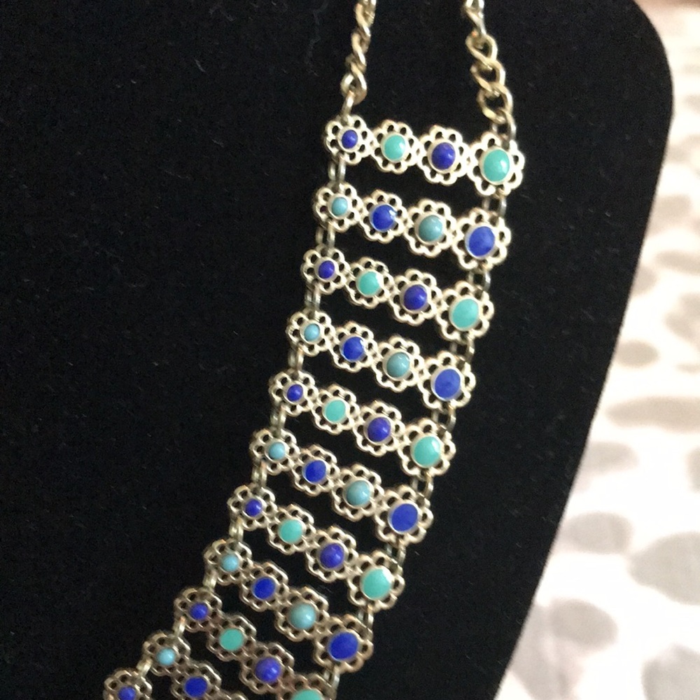 Cleopatra style gold tone necklace - Picture 2 of 10